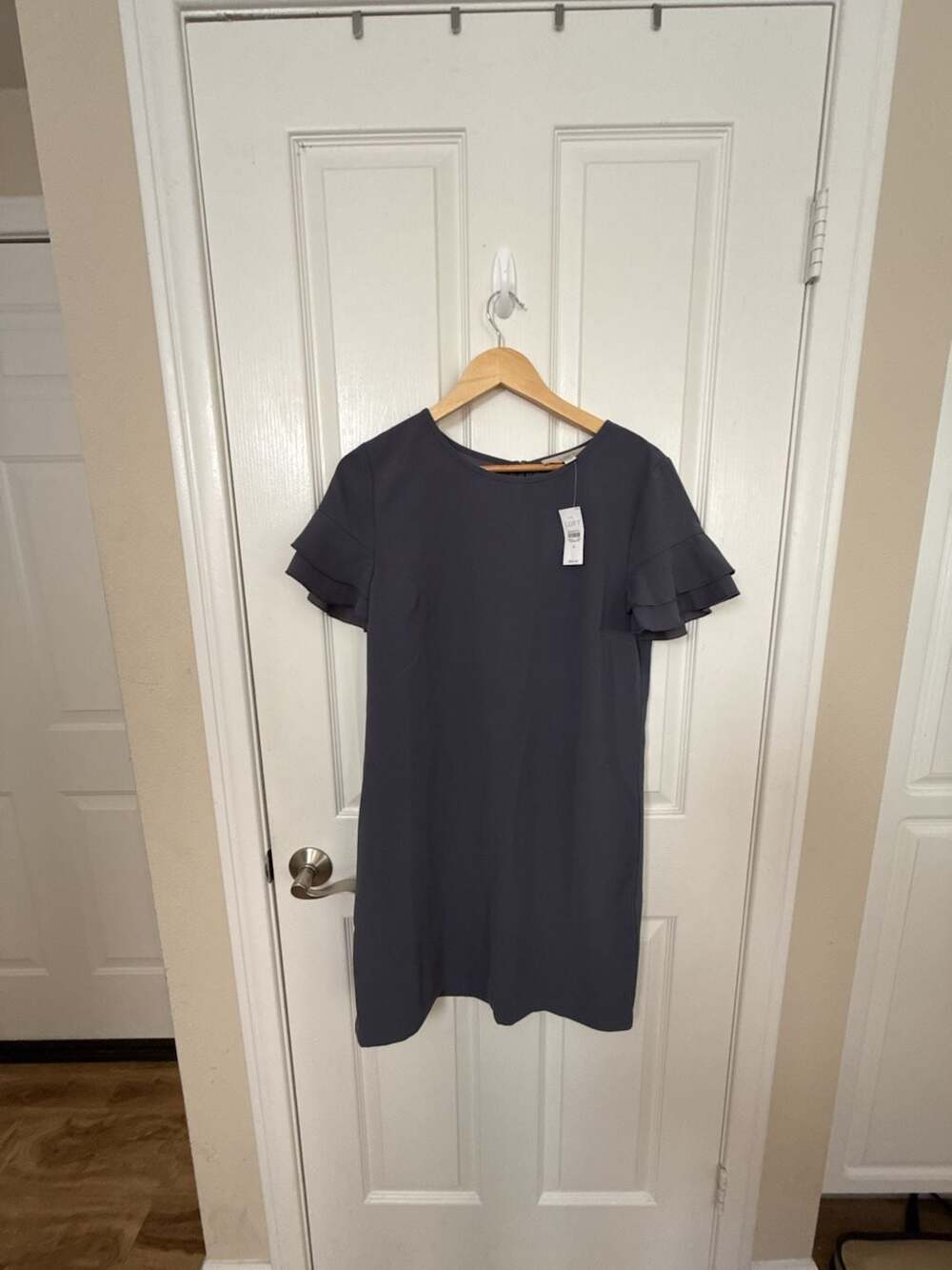 LOFT Ruffle Sleeve Shift Dress Size 8